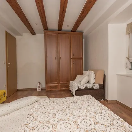 Apartament Teta Jadre